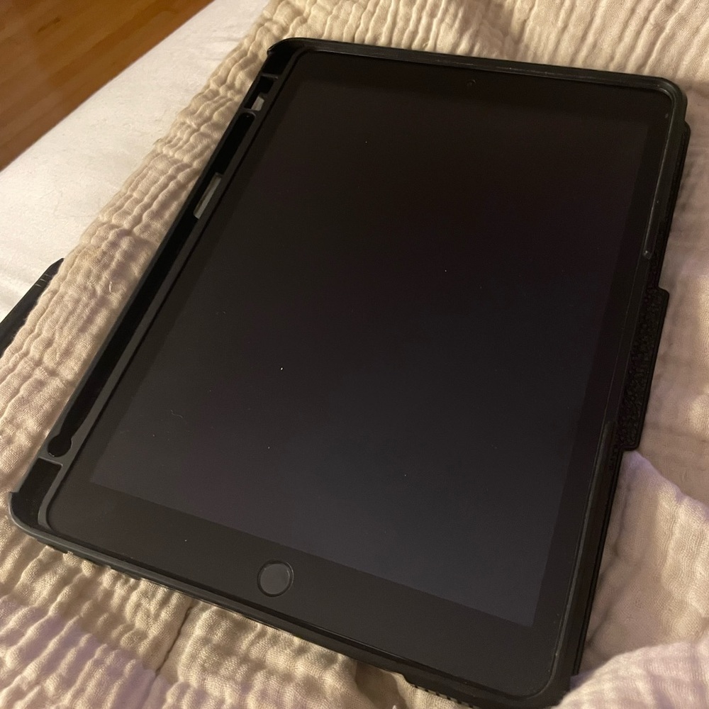 iPad 7th gen 32gb for sale — all included: Cases, Apple Pencil — $250 OBO